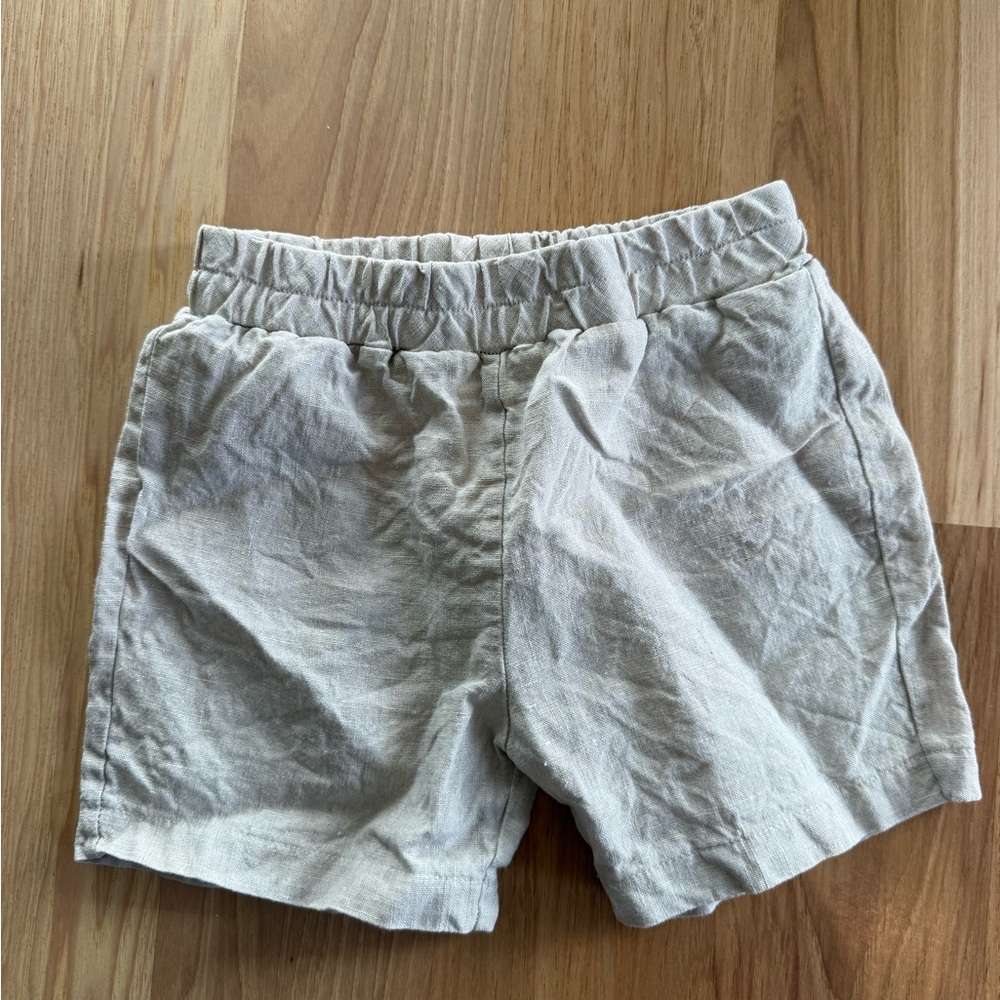 Linen sand color boy’s shorts. Made in Spain!